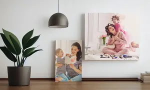 Zwei Fotoleinwände als Wandbild, Motiv mit Mutter und Tochter auf Bild zusammen