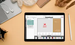 Kalender gestalten, Motiv Tablet mit geöffnetem Konfigurator zur Erstellung eines Kalenders, Deko Stift und Kopfhörer